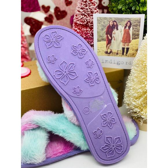 Women’s Slippers Size 8 IRRICKY Pastel Faux Fur Crossed Top - Picture 3 of 4